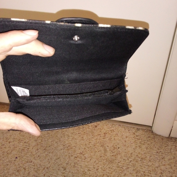 Kathy Van Zeeland wallet - Picture 6 of 7